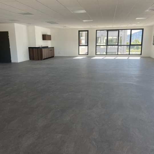  Annonces MARSEILLE4 : Local / Bureau | AUBAGNE (13400) | 182 m2 | 2 578 € 
