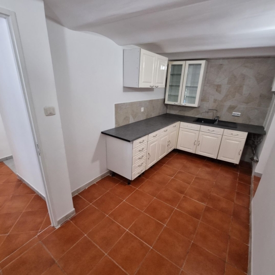  Annonces MARSEILLE4 : Local / Bureau | MARSEILLE (13002) | 400 m2 | 5 000 € 