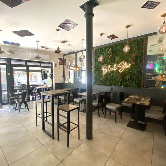  Annonces MARSEILLE4 : Commerces | MARSEILLE (13006) | 60 m2 | 120 000 € 