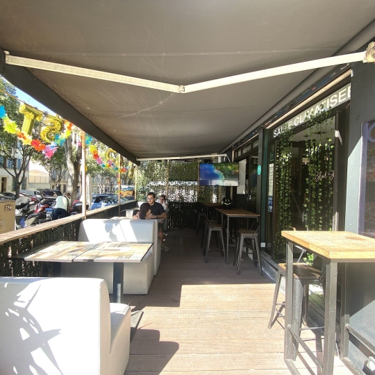  Annonces MARSEILLE4 : Commerces | MARSEILLE (13006) | 60 m2 | 120 000 € 