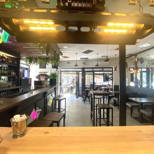  Annonces MARSEILLE4 : Commerces | MARSEILLE (13006) | 60 m2 | 120 000 € 