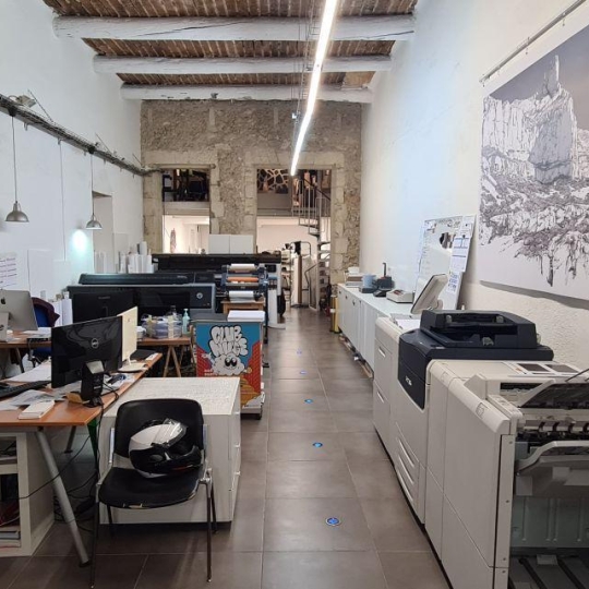  Annonces MARSEILLE4 : Commerces | MARSEILLE (13006) | 150 m2 | 112 000 € 