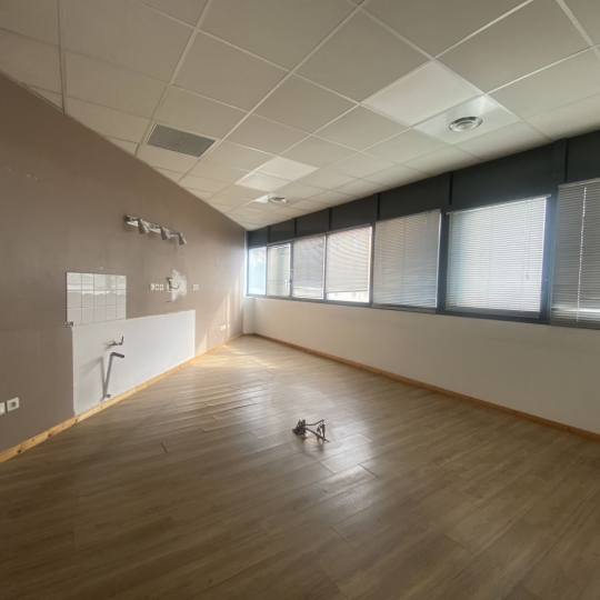  Annonces MARSEILLE4 : Local / Bureau | MARSEILLE (13013) | 68 m2 | 175 000 € 