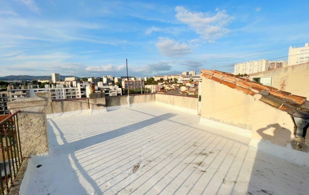 LEOJADE : House | MARSEILLE (13003) | 100 m2 | 300 000 € 