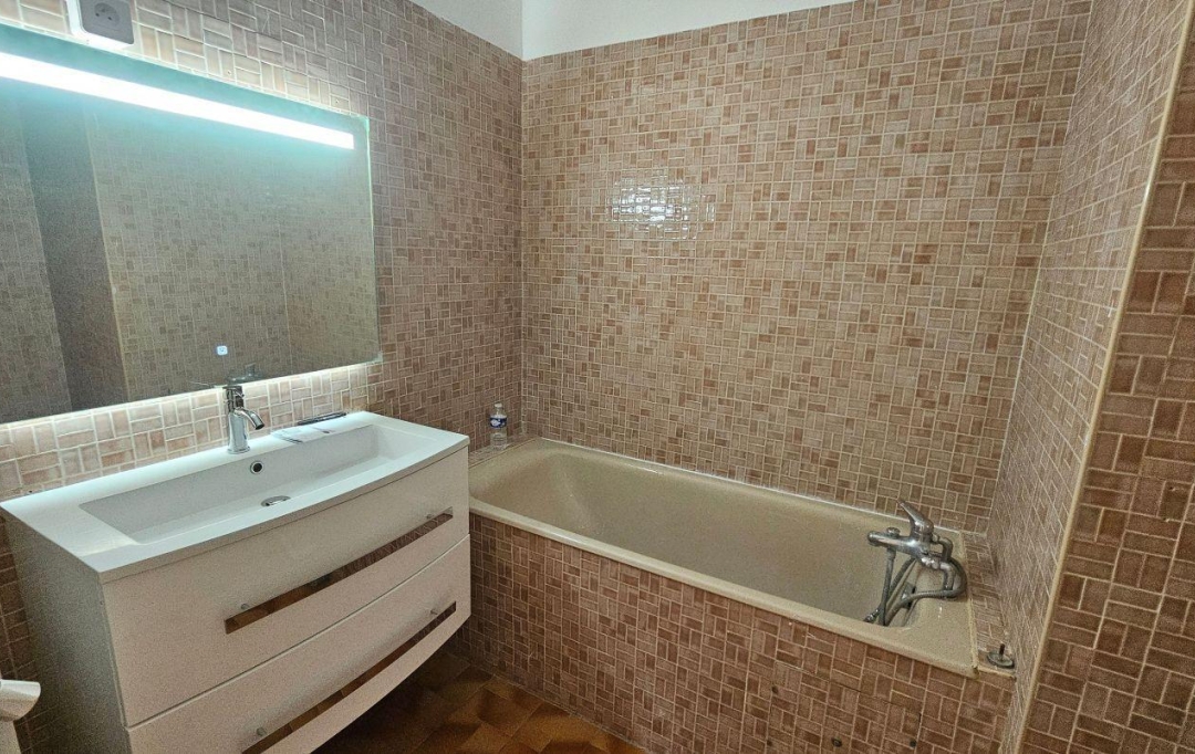 LEOJADE : Appartement | MARSEILLE (13007) | 74 m2 | 295 000 € 