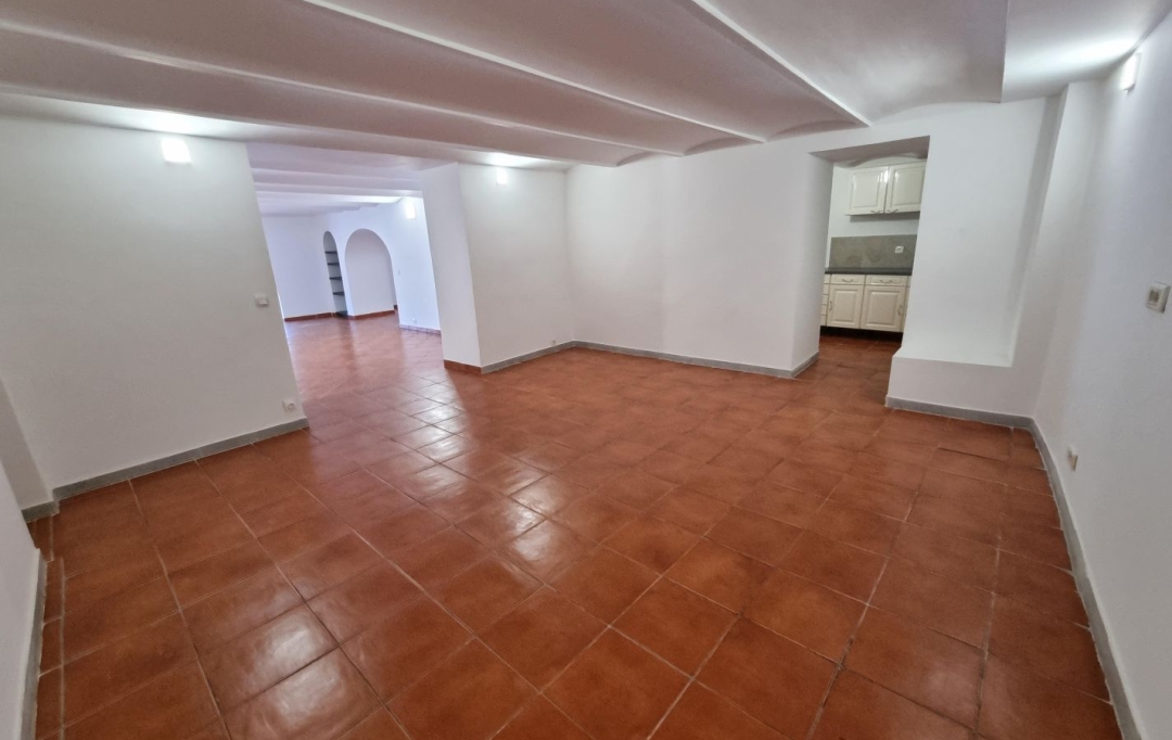 Annonces MARSEILLE4 : Local / Bureau | MARSEILLE (13002) | 400 m2 | 5 000 € 