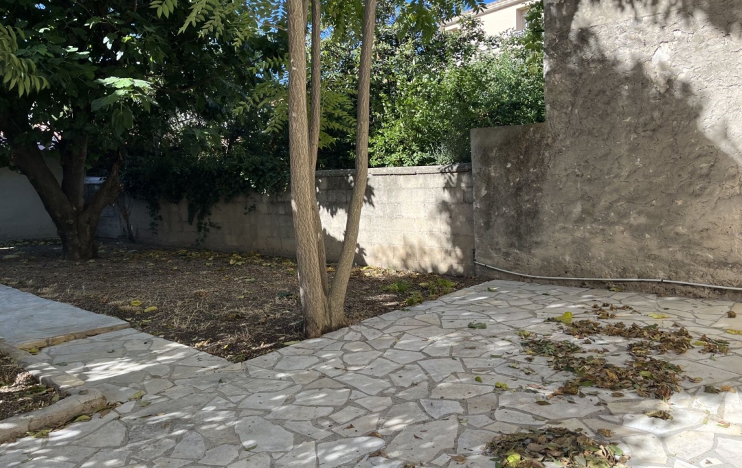 Annonces MARSEILLE4 : Office | MARSEILLE (13012) | 235 m2 | 4 000 € 
