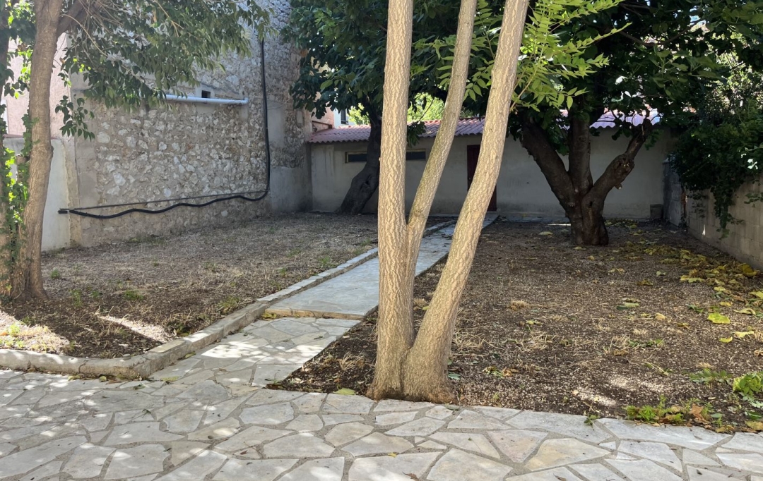 Annonces MARSEILLE4 : Office | MARSEILLE (13012) | 235 m2 | 4 000 € 