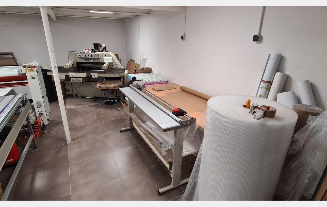 Annonces MARSEILLE4 : Commerces | MARSEILLE (13006) | 150 m2 | 112 000 € 
