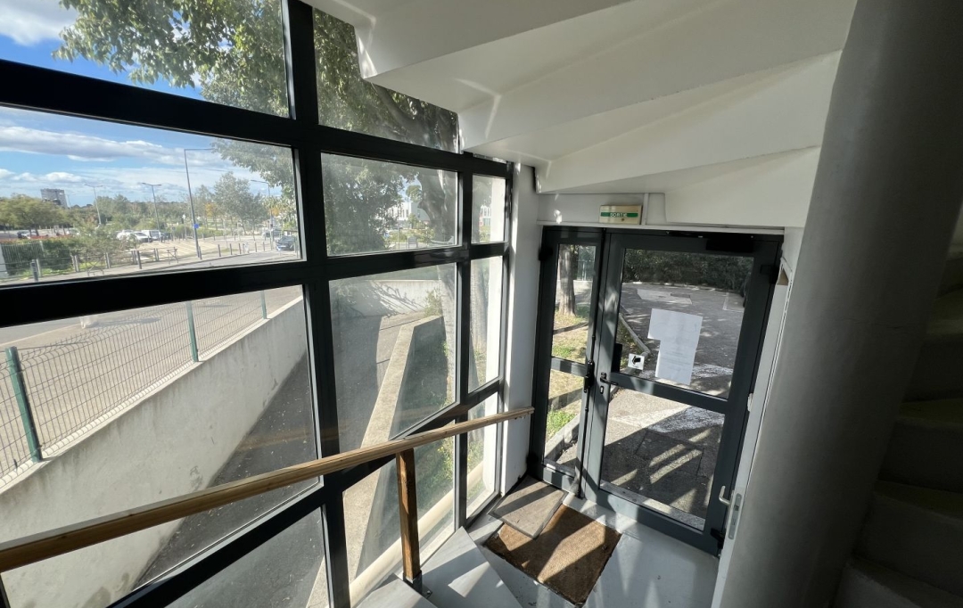 Annonces MARSEILLE4 : Local / Bureau | MARSEILLE (13013) | 68 m2 | 175 000 € 