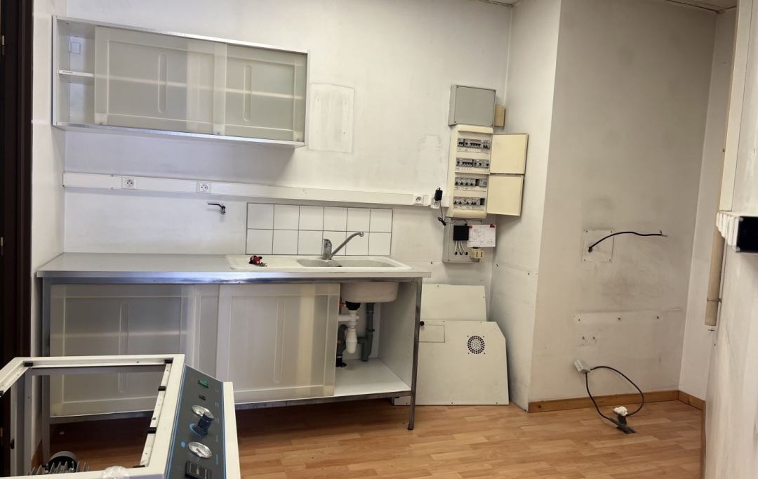 Annonces MARSEILLE4 : Local / Bureau | MARSEILLE (13013) | 68 m2 | 175 000 € 
