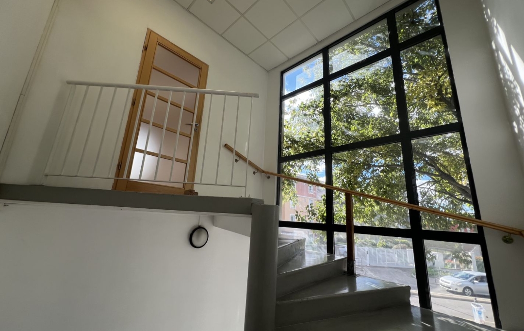 Annonces MARSEILLE4 : Local / Bureau | MARSEILLE (13013) | 68 m2 | 175 000 € 
