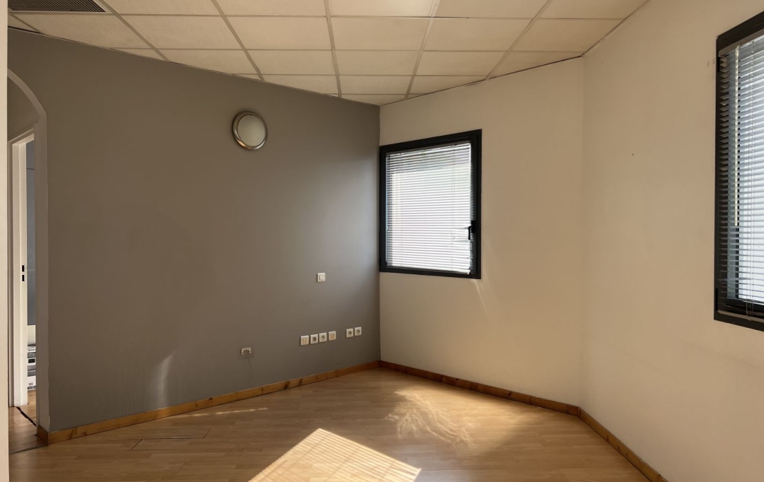 Annonces MARSEILLE4 : Local / Bureau | MARSEILLE (13013) | 68 m2 | 175 000 € 
