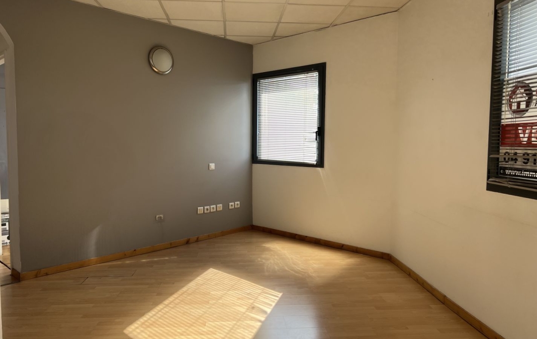 Annonces MARSEILLE4 : Local / Bureau | MARSEILLE (13013) | 68 m2 | 175 000 € 