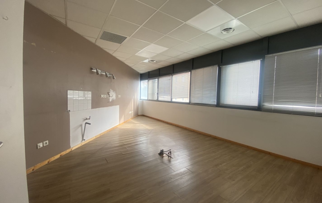 Annonces MARSEILLE4 : Local / Bureau | MARSEILLE (13013) | 68 m2 | 175 000 € 