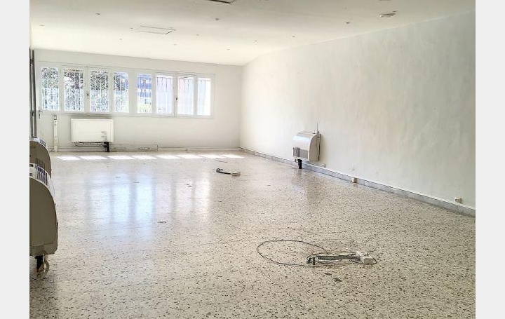  Annonces MARSEILLE4 Local / Bureau | MARSEILLE (13004) | 550 m2 | 4 500 € 