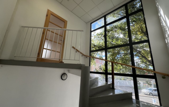  Annonces MARSEILLE4 Local / Bureau | MARSEILLE (13013) | 68 m2 | 175 000 € 